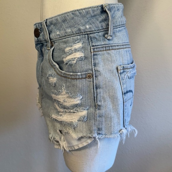 American Eagle Distressed Denim Shorts Size 4 - Picture 4 of 14